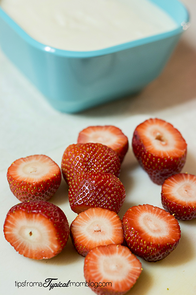 Fresh Berry Fruit Pics with Healthy Fruit Dip