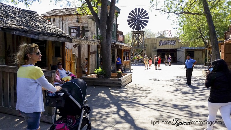 Visiting Knott's Berry Farm with Kids