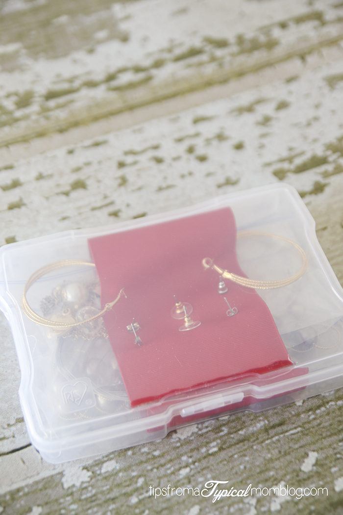 How to Pack Jewelry // No More Tangled Mess Tips from a Typical Mom