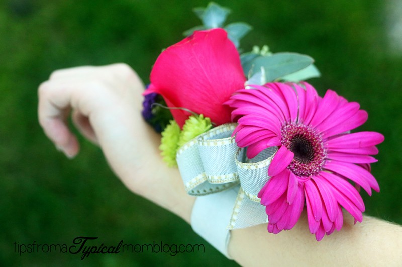 How to make a corsage