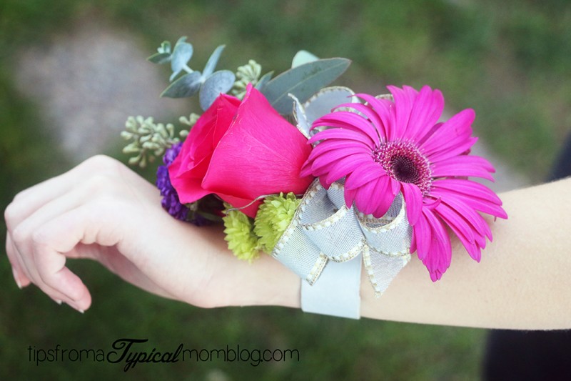 How to make a corsage